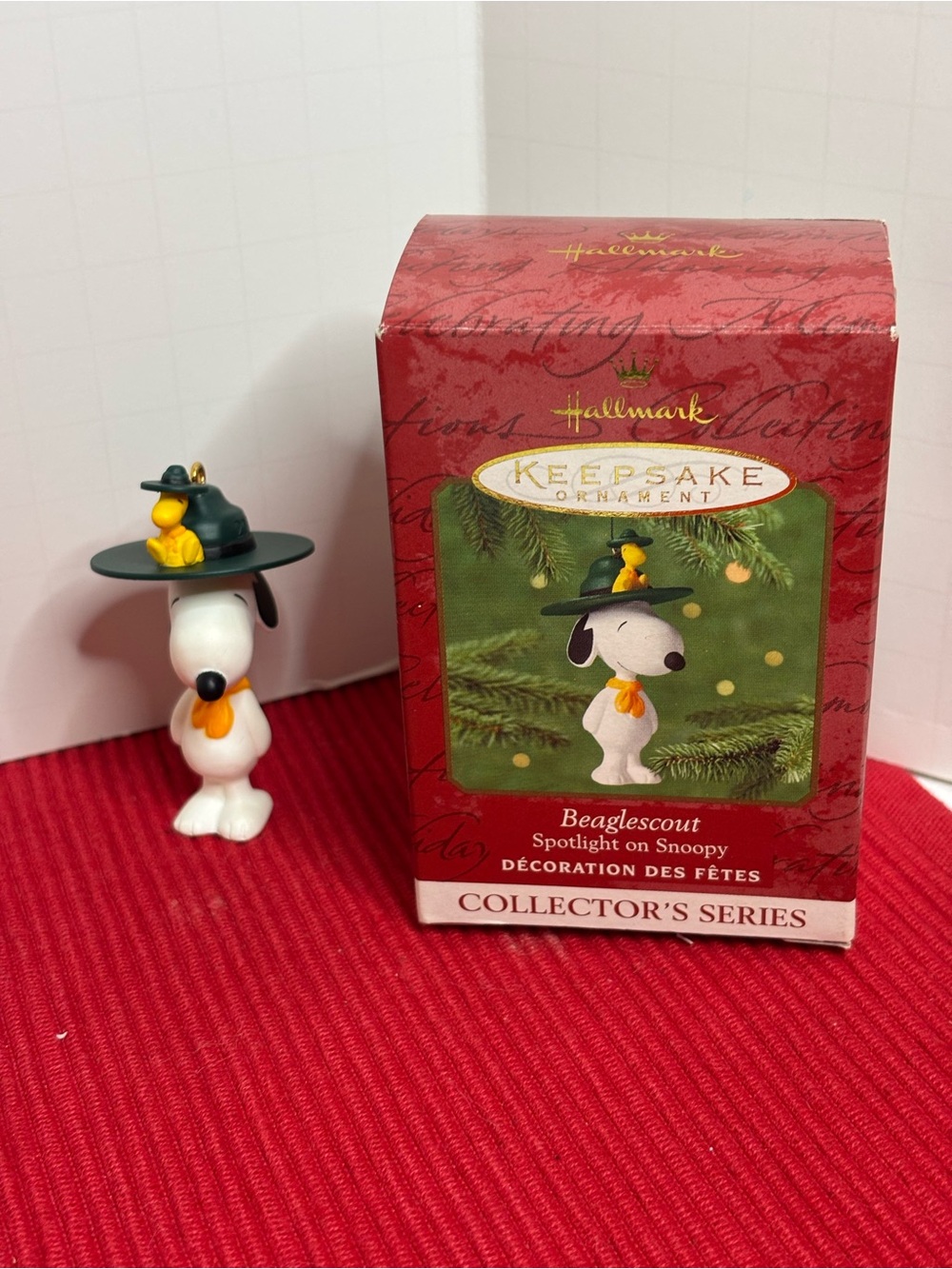 Hallmark Beaglescout Snoopy Ornament - White, Green & Yellow